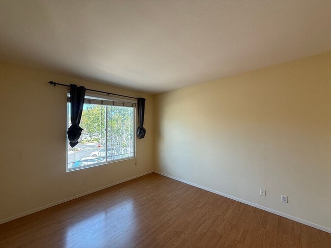 Building Photo - Comfortable 2BD/2BA Townhome in Carmel Mountain Ranch with Community Pool, Attached Garage & In-U...