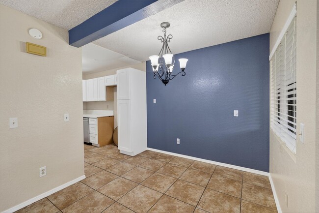 Building Photo - 2 Spacious Bedroom Diamond Bar Condo for L...