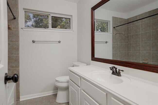 Building Photo - 23 Shellbark Pl