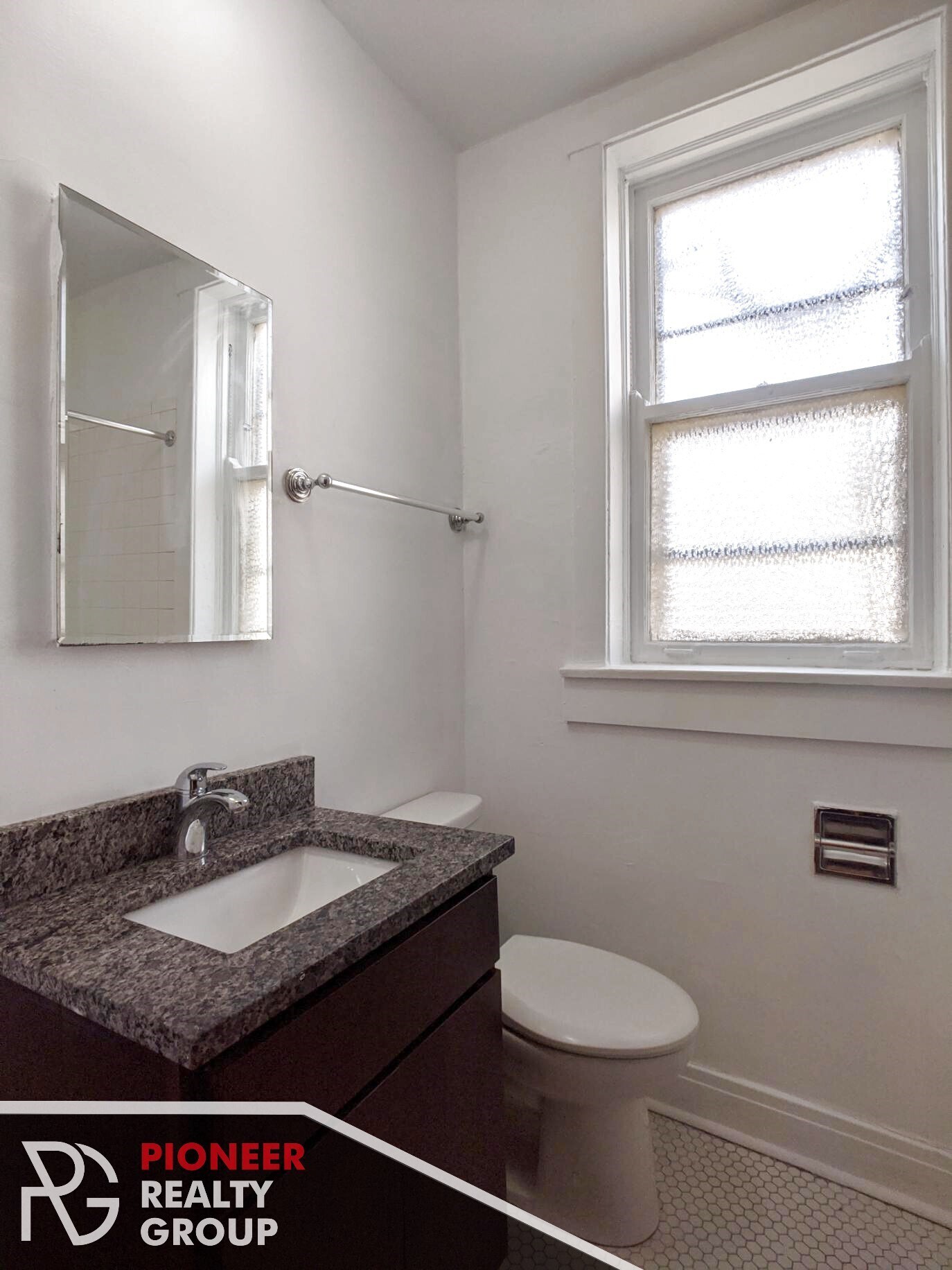 Building Photo - 4912 N Hoyne Ave