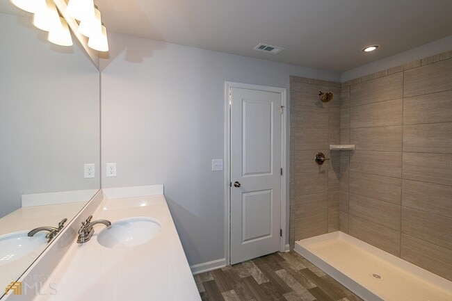 Building Photo - 5231 Pinnacle Walk Dr