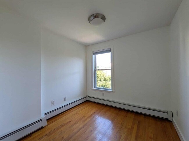 Building Photo - 260 Sidney St