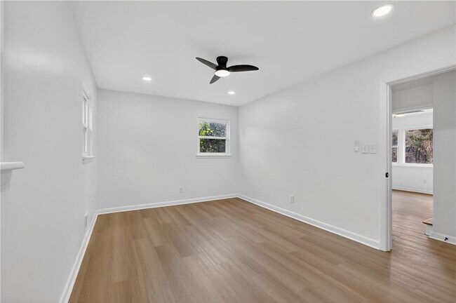 Building Photo - 2967 Flat Shoals Rd