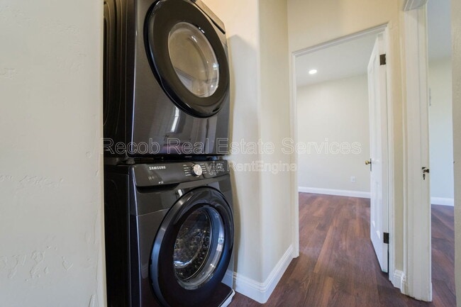 Building Photo - 3345 Columbia St