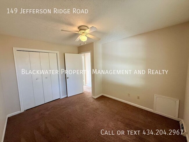 Building Photo - 149 Jefferson Ridge Rd