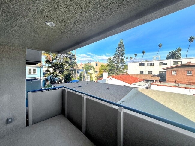 Building Photo - Beautiful 2BD/2BA Fully Remodeled w/ Reser...