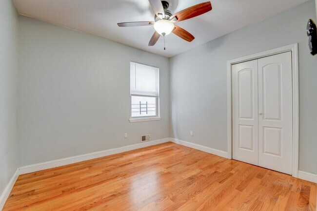 Building Photo - 572 Liberty Ave
