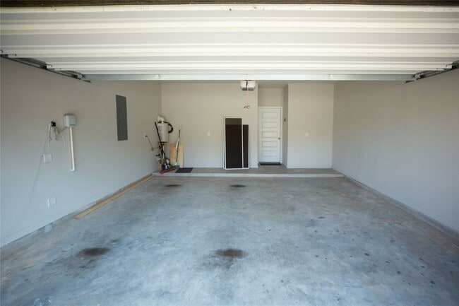 Building Photo - 2115 Bear Oak Ct