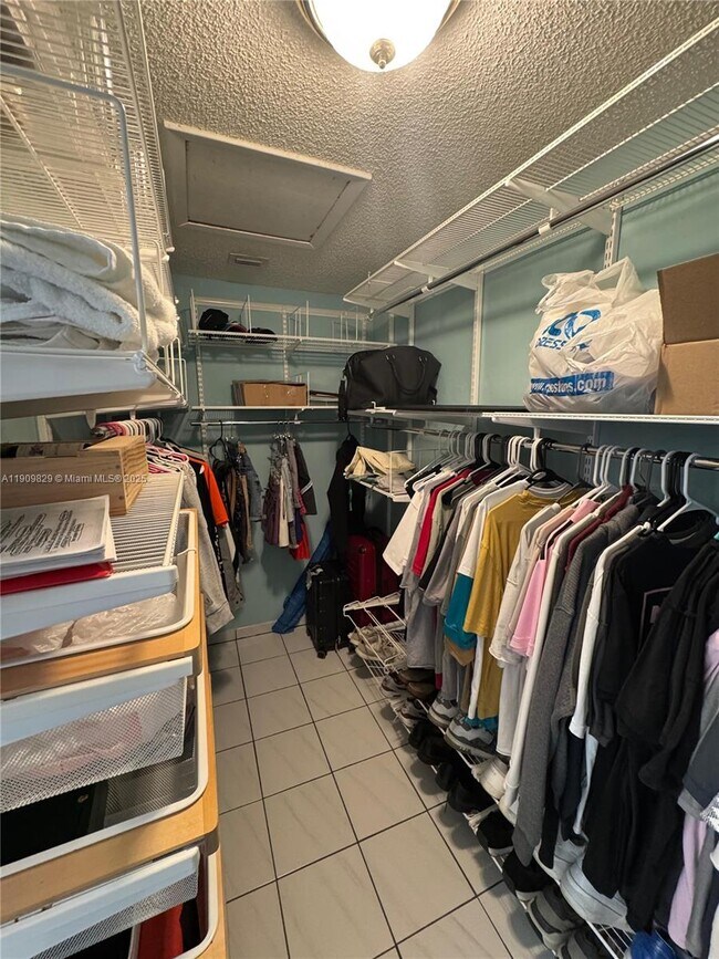 Building Photo - 9510 Southwest 151 Court