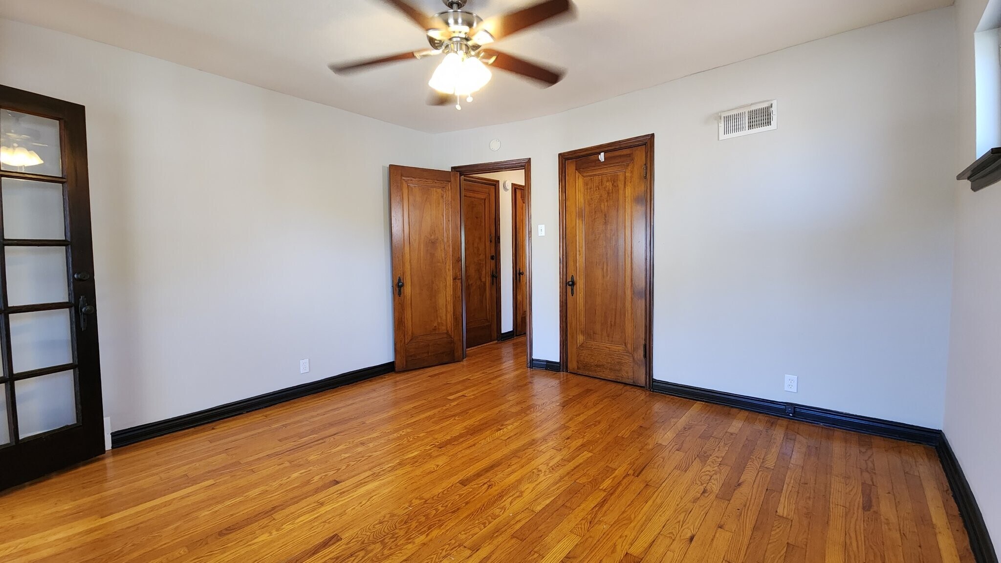Building Photo - 5112 Jamieson Ave