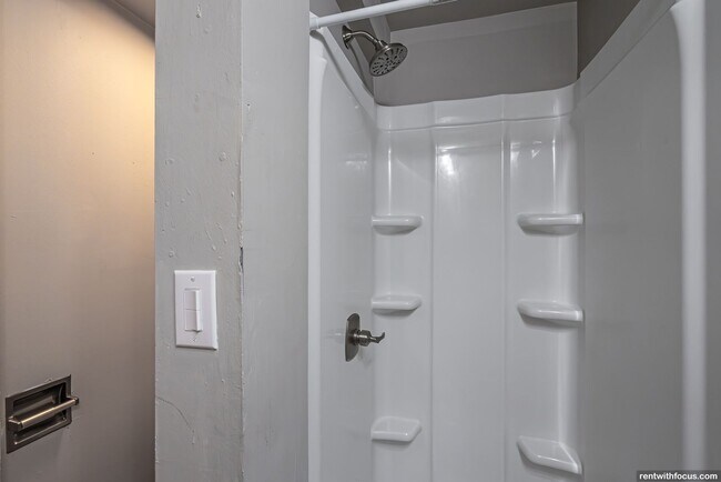 Building Photo - 716 Central St