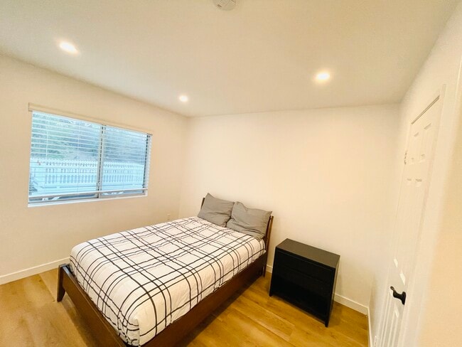 Building Photo - 38343 Bonino Dr