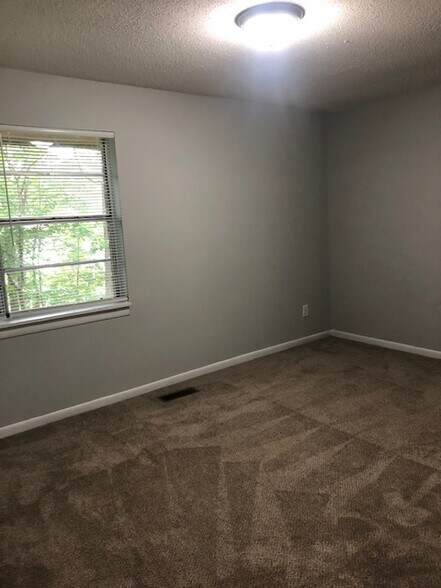 Building Photo - 1518 Crest Rd