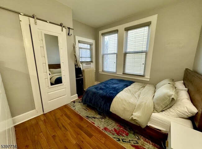 Building Photo - 10 Willowdale Ave