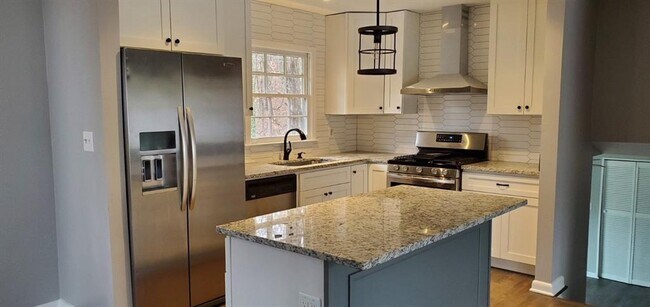 Building Photo - 2647 Hatfield Cir SE