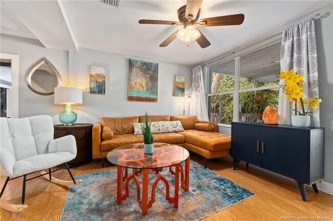 Building Photo - 508 SE Balboa Ave