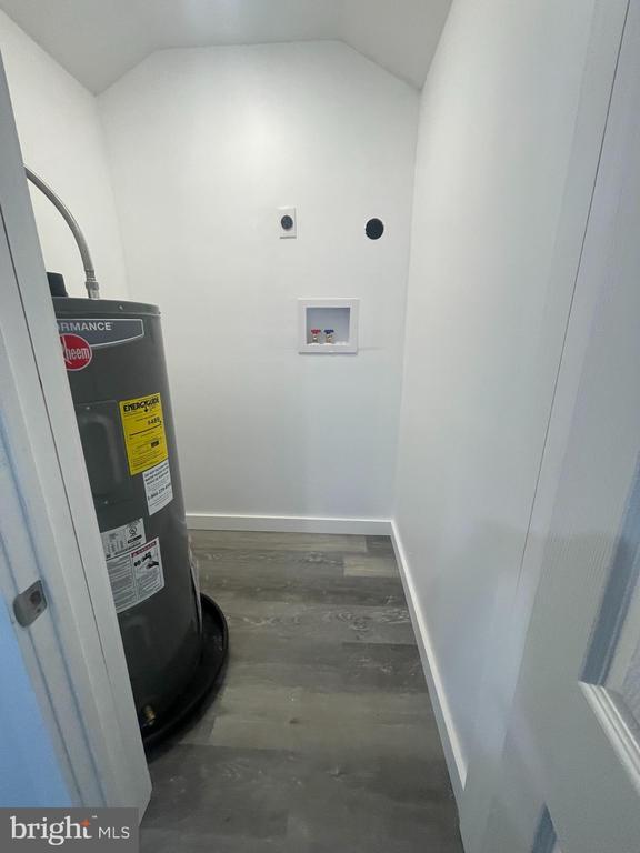 Building Photo - 25 W 33rd St