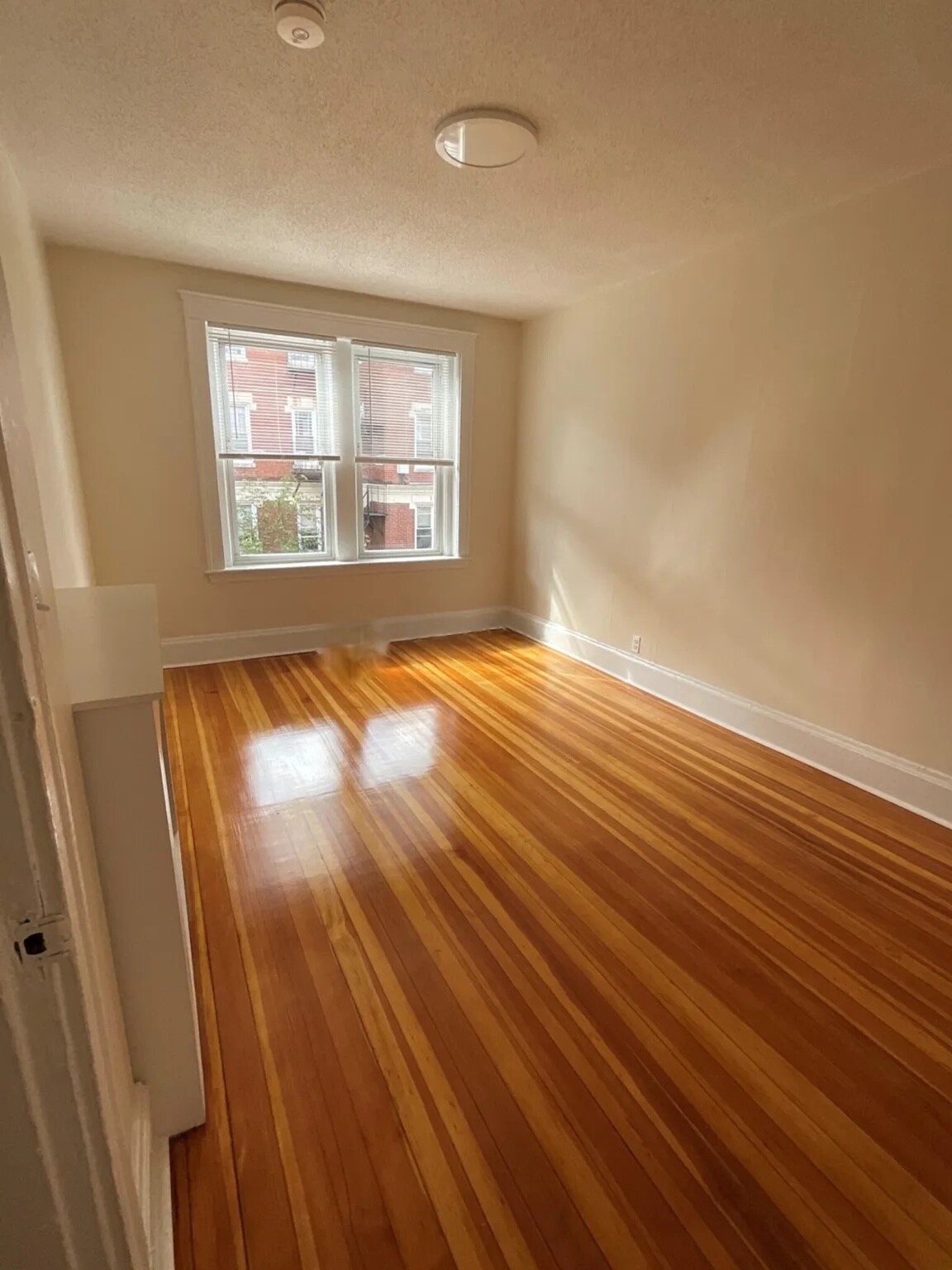 Building Photo - 9 Barrows St