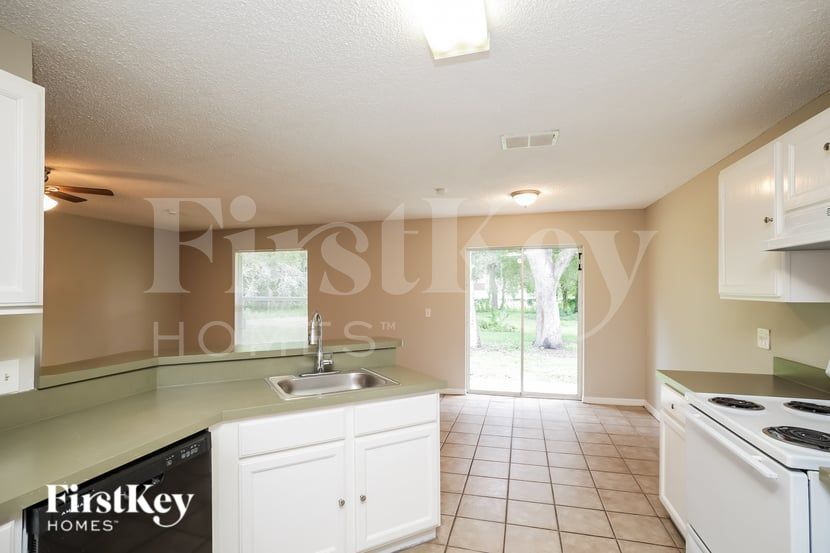 Building Photo - 415 Calhoun St