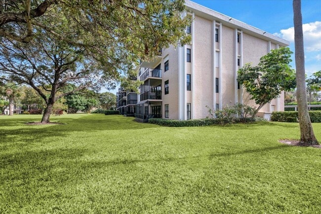 Building Photo - 300 N Hwy A1A