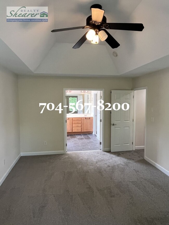 Building Photo - Larger 3 Bed + Bonus room house in desired...