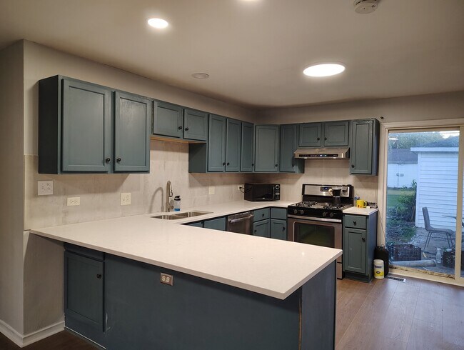 Building Photo - 434 Kenyon Ave