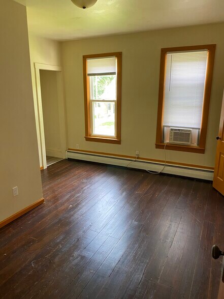 Building Photo - 715 6th St SW