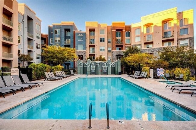 Building Photo - Gorgeous Mid Rise Unit For Lease !!