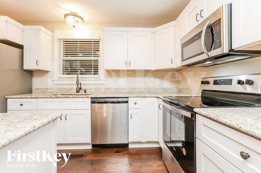 Building Photo - 208 Beech Dr