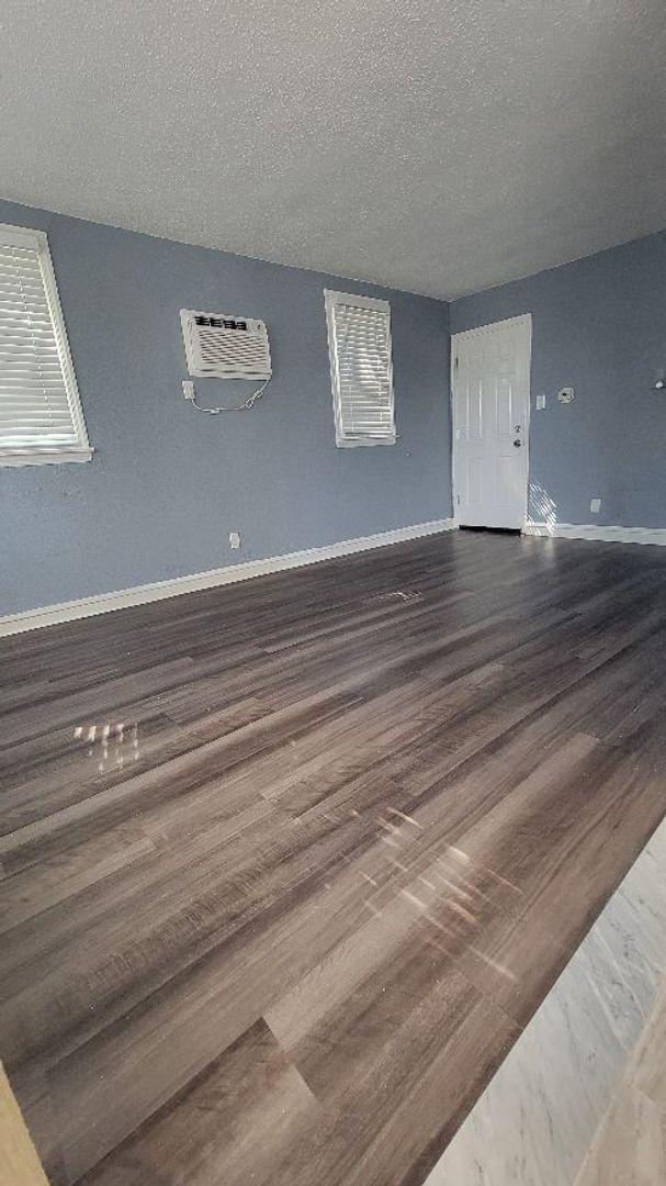 Building Photo - 7703 Woolston Ave