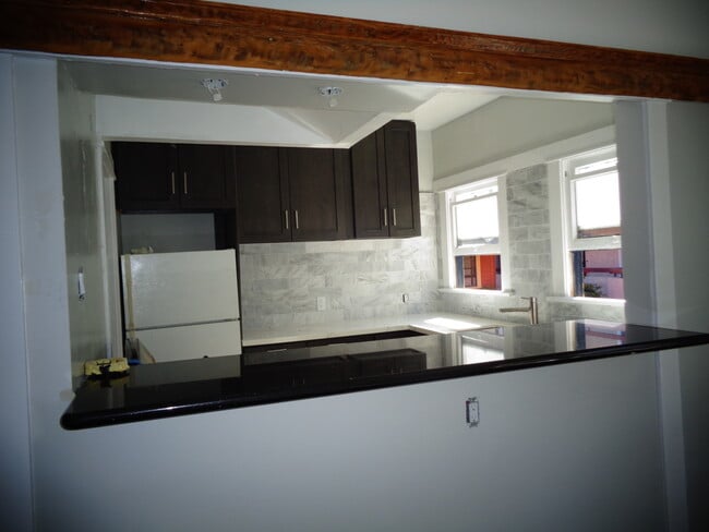 Building Photo - 1428 E Florida St
