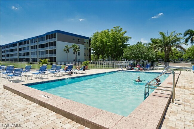 Building Photo - 14801 Park Lake Dr