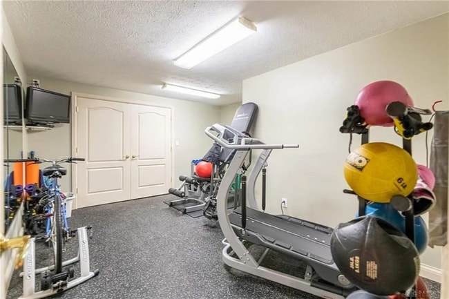 Building Photo - Immaculate Home in a Golf Course Community