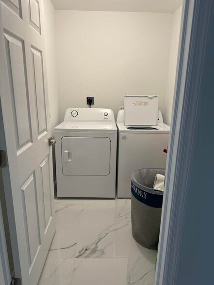 Building Photo - 16363 SW 61st Ln