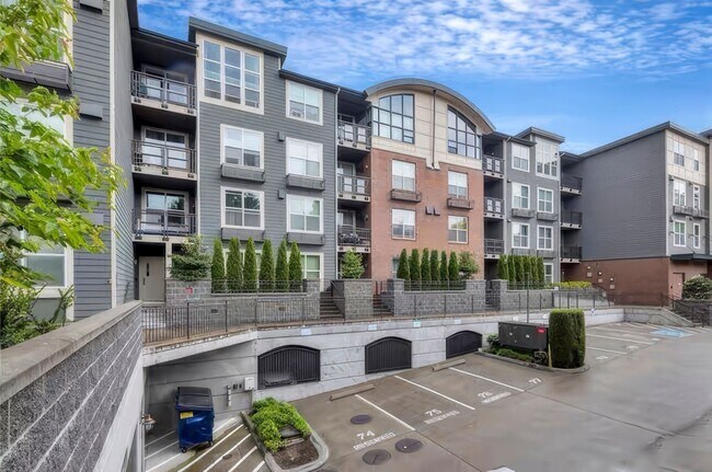 Building Photo - Penthouse condo in the ideal location in t...