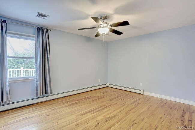 Building Photo - 6 Hemlock Ln
