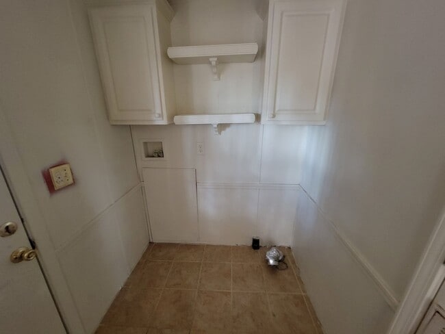 Building Photo - 3 Bedroom 2 Bathroom House