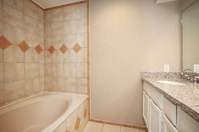 Building Photo - 23315 Montague Dr