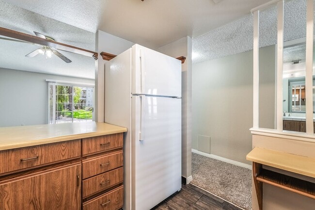 Building Photo - 2 Bedroom, 2 Bathroom Condo unit in a Gate...