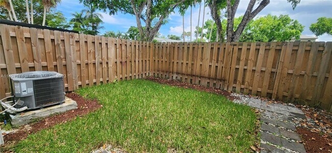 Building Photo - 2708 SE 15th Ct