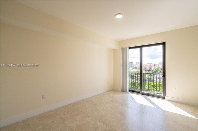 Building Photo - 1091 Galiano St