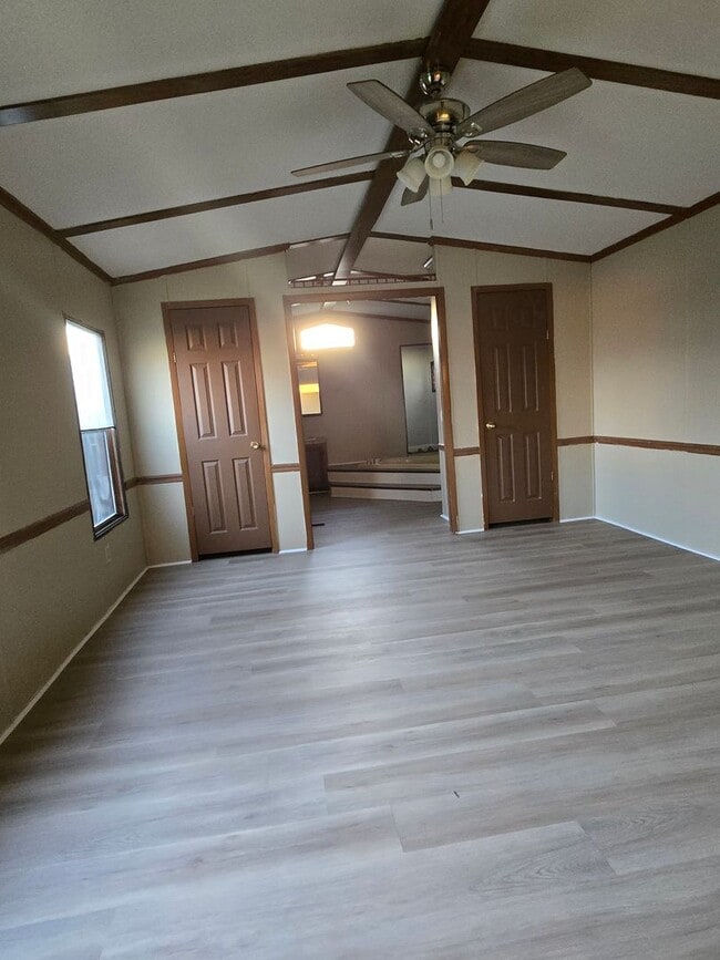 Building Photo - 3 bedroom, 2 bath Mobile Home in Yorktowne