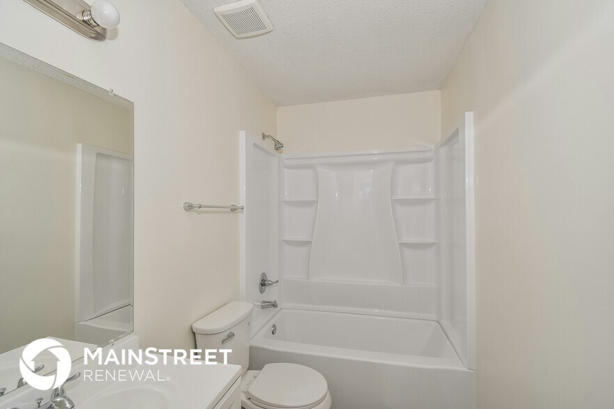 Building Photo - 2835 Heatherglen Cove W