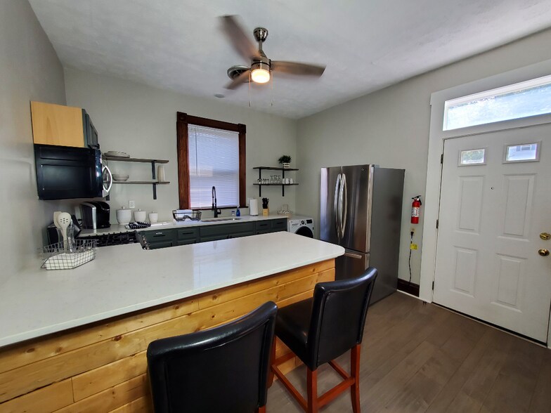 Building Photo - 1136 Park Ave