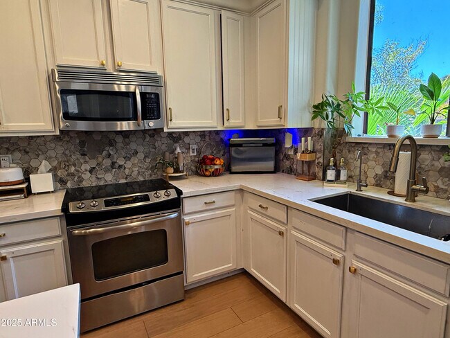 Building Photo - 7625 E Sands Dr