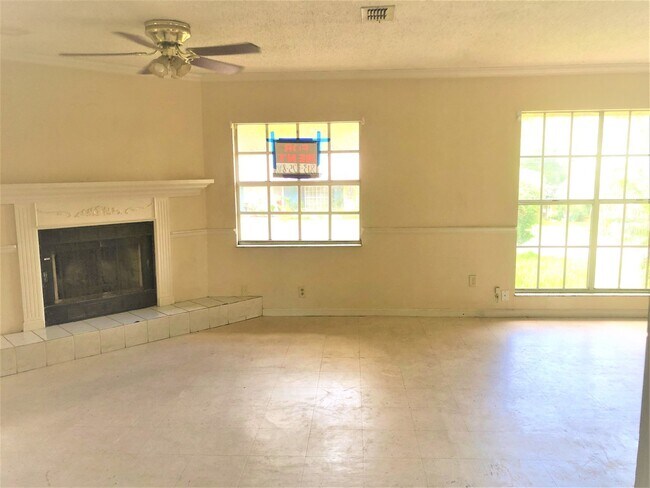 Building Photo - Charming 4BR/1BA Dade City Home