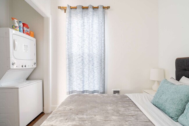 Building Photo - 1425 SE 41st Ave