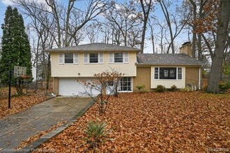 Building Photo - 4448 Greenwood Dr