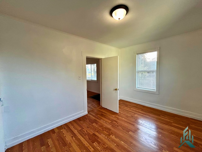Building Photo - 3 bedroom/1 bathroom Single-Family Home for Rent