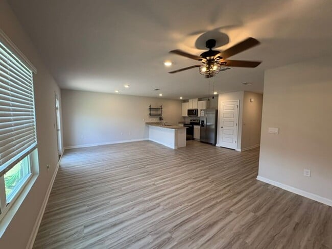 Building Photo - 807 Otto Loop